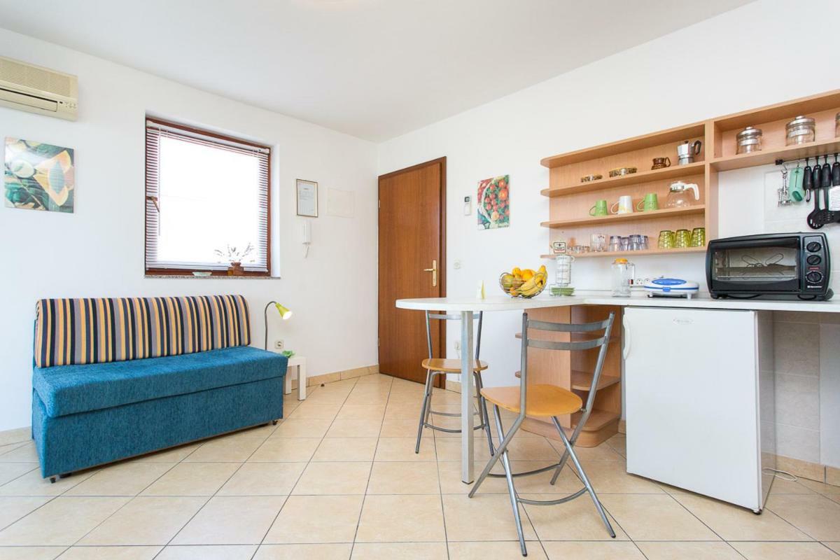 1-Bedroom Apartment With Loggia In Punat Island Krk Екстериор снимка