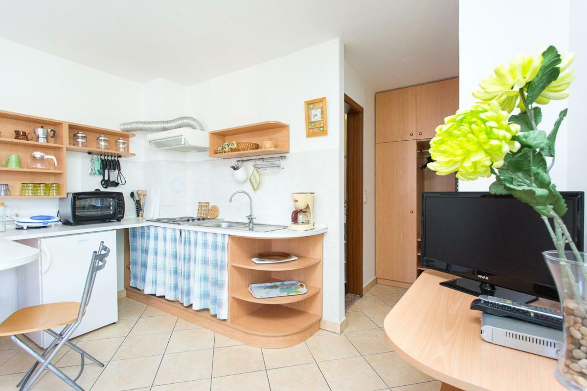 1-Bedroom Apartment With Loggia In Punat Island Krk Екстериор снимка